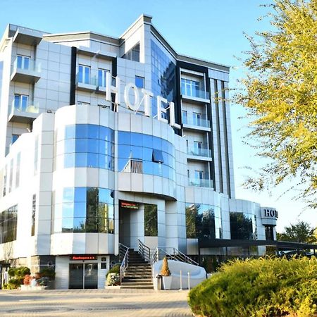 Hotel Zeneva Lux Kragujevac Exteriör bild