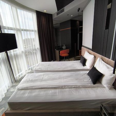 Hotel Zeneva Lux Kragujevac Exteriör bild