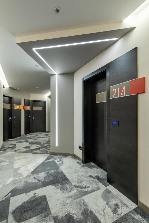 Hotel Zeneva Lux Kragujevac Exteriör bild