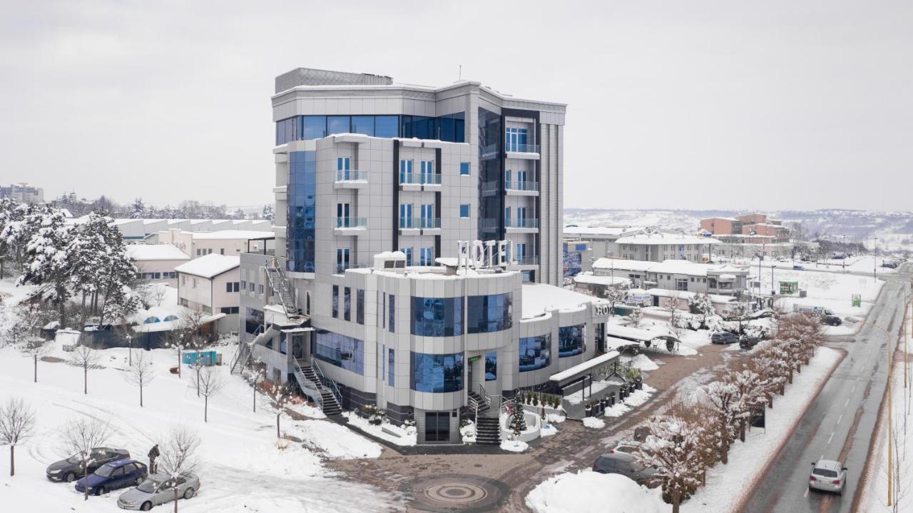 Hotel Zeneva Lux Kragujevac Exteriör bild