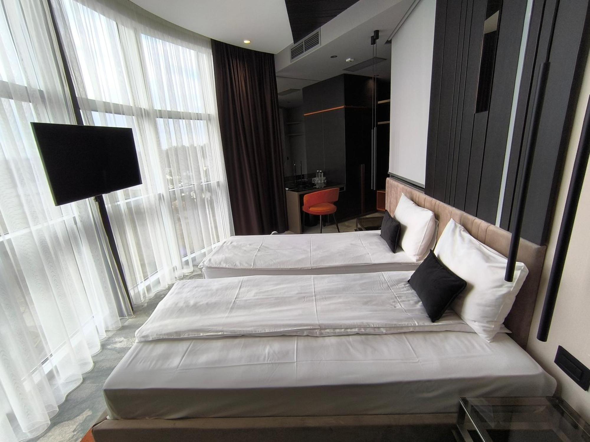 Hotel Zeneva Lux Kragujevac Exteriör bild