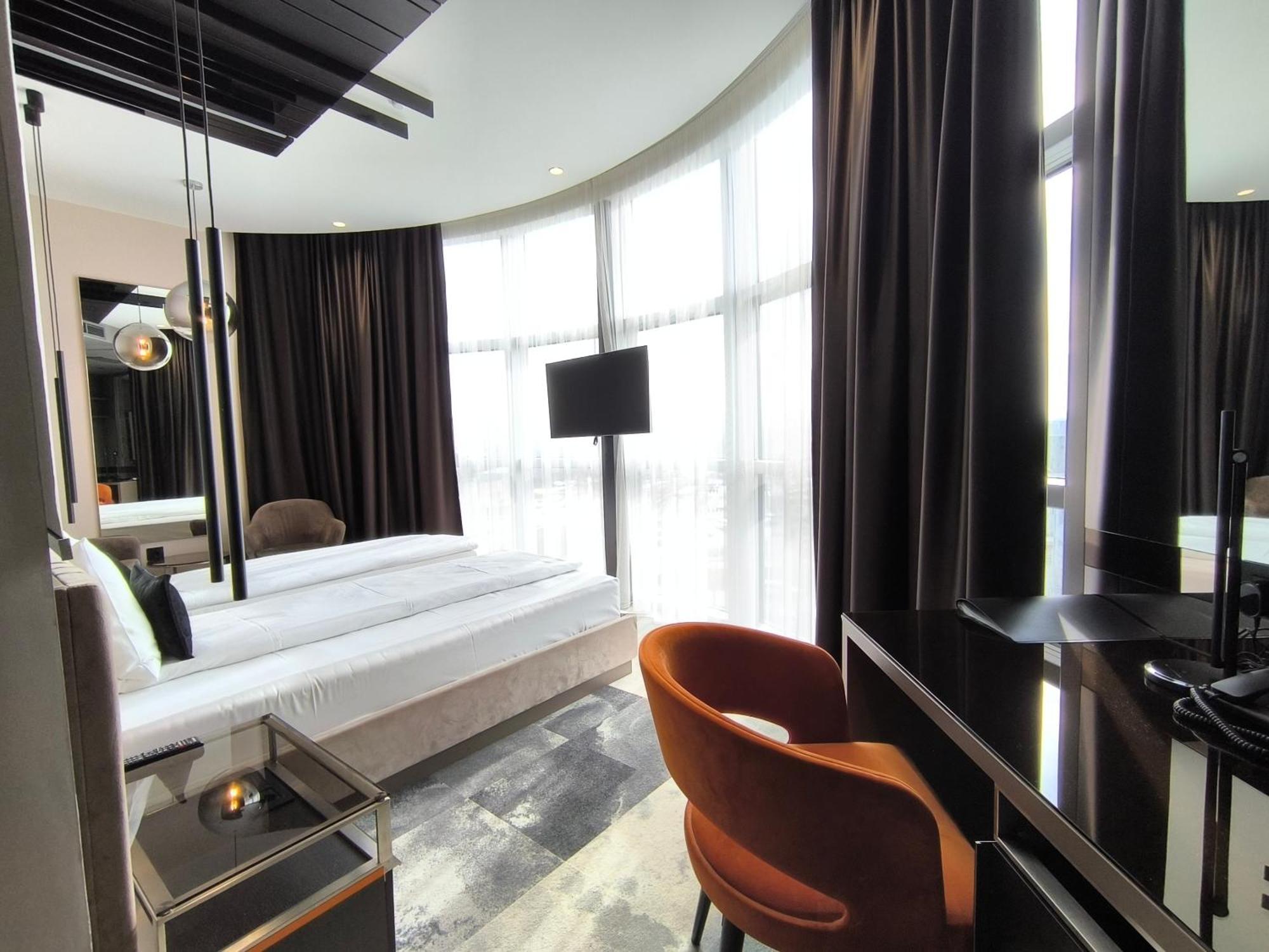 Hotel Zeneva Lux Kragujevac Exteriör bild
