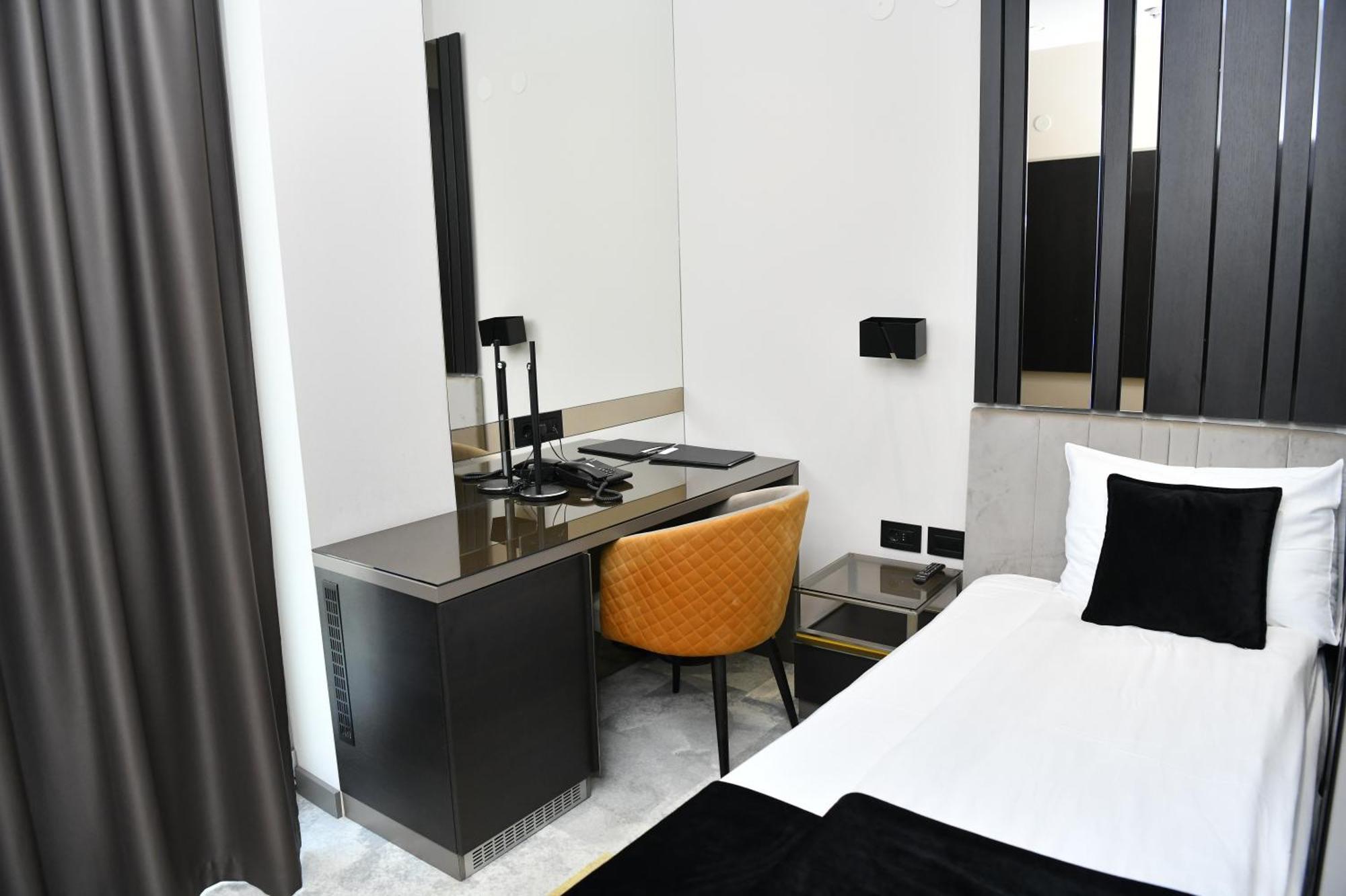 Hotel Zeneva Lux Kragujevac Exteriör bild