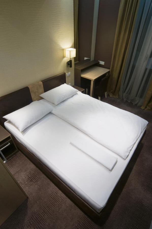 Hotel Zeneva Lux Kragujevac Exteriör bild